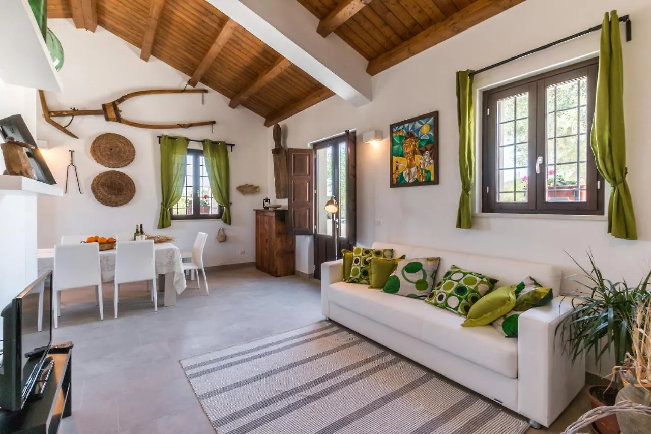 Villa Trappeto Dellago With Sea View, Pool, Parking & Wi-Fi Avola