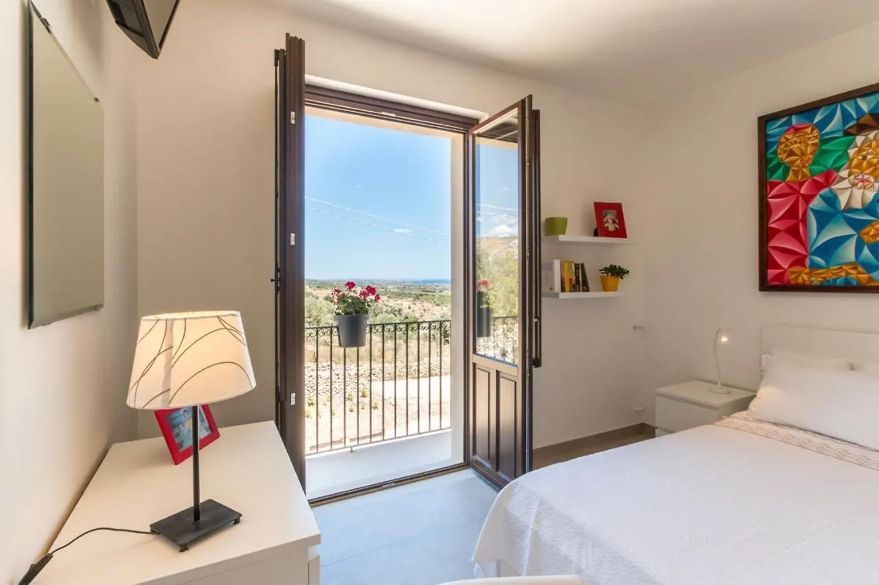 Villa Trappeto Dellago With Sea View, Pool, Parking & Wi-Fi Avola