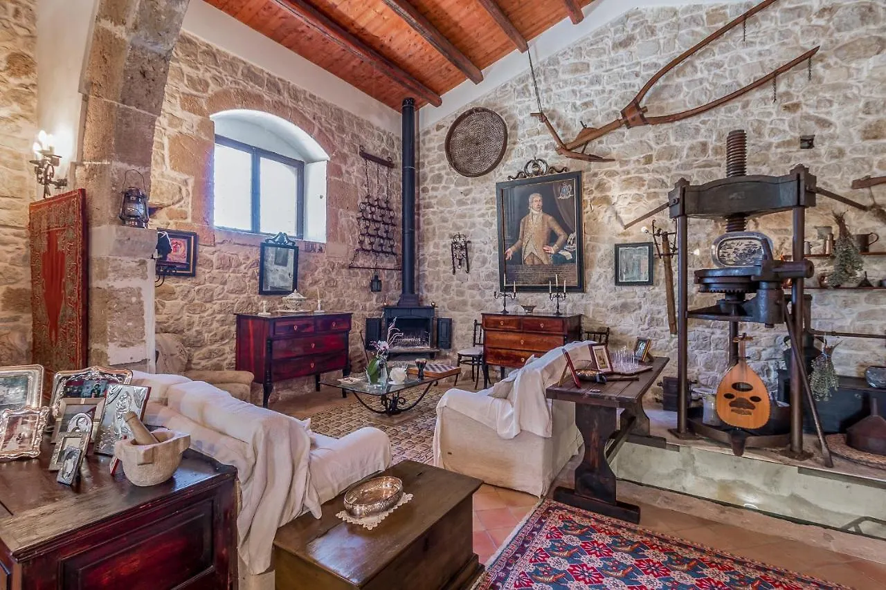 Trappeto Dellago With Sea View, Pool, Parking & Wi-Fi Avola