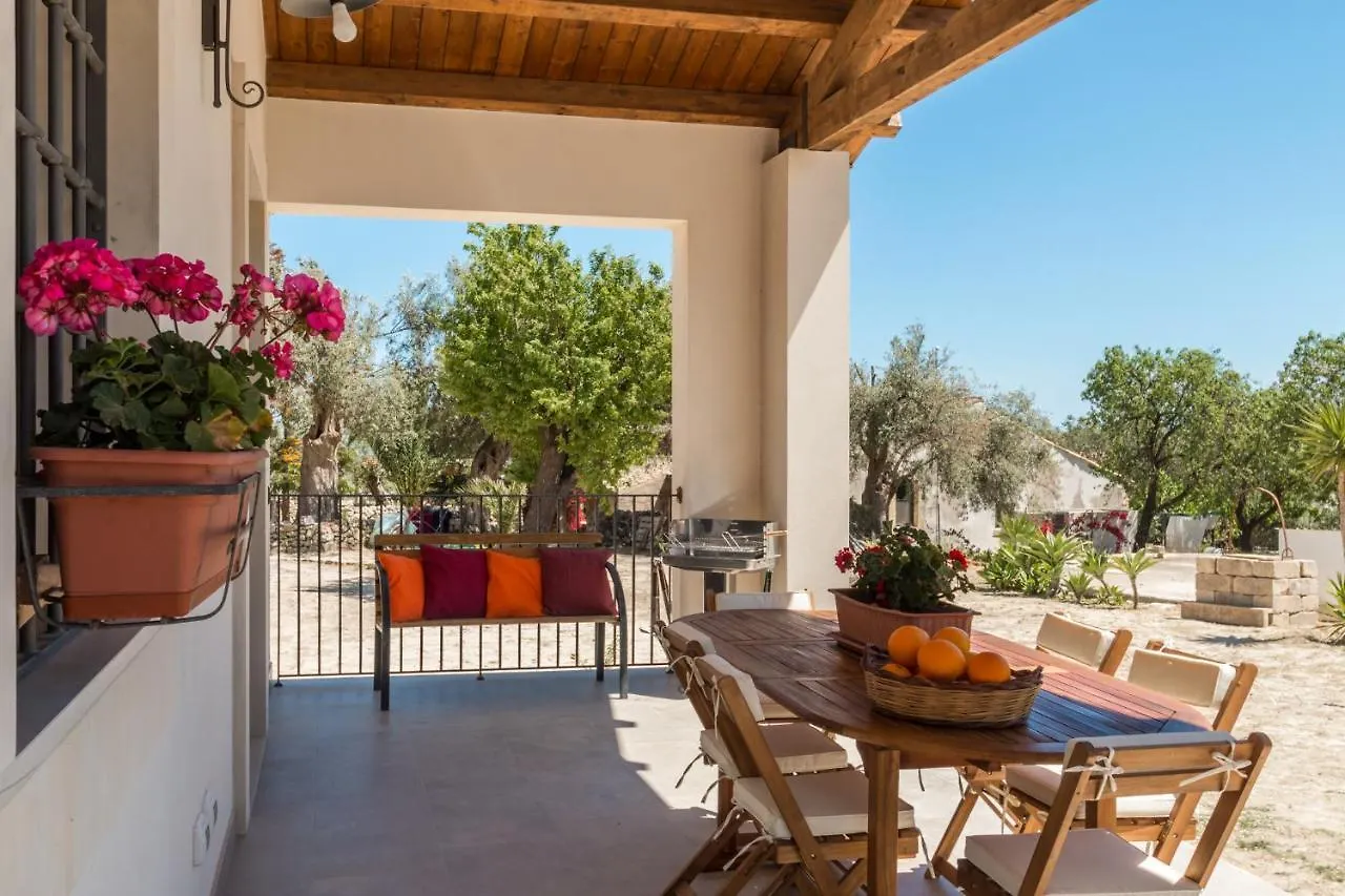 Villa Trappeto Dellago With Sea View, Pool, Parking & Wi-Fi Avola Italy