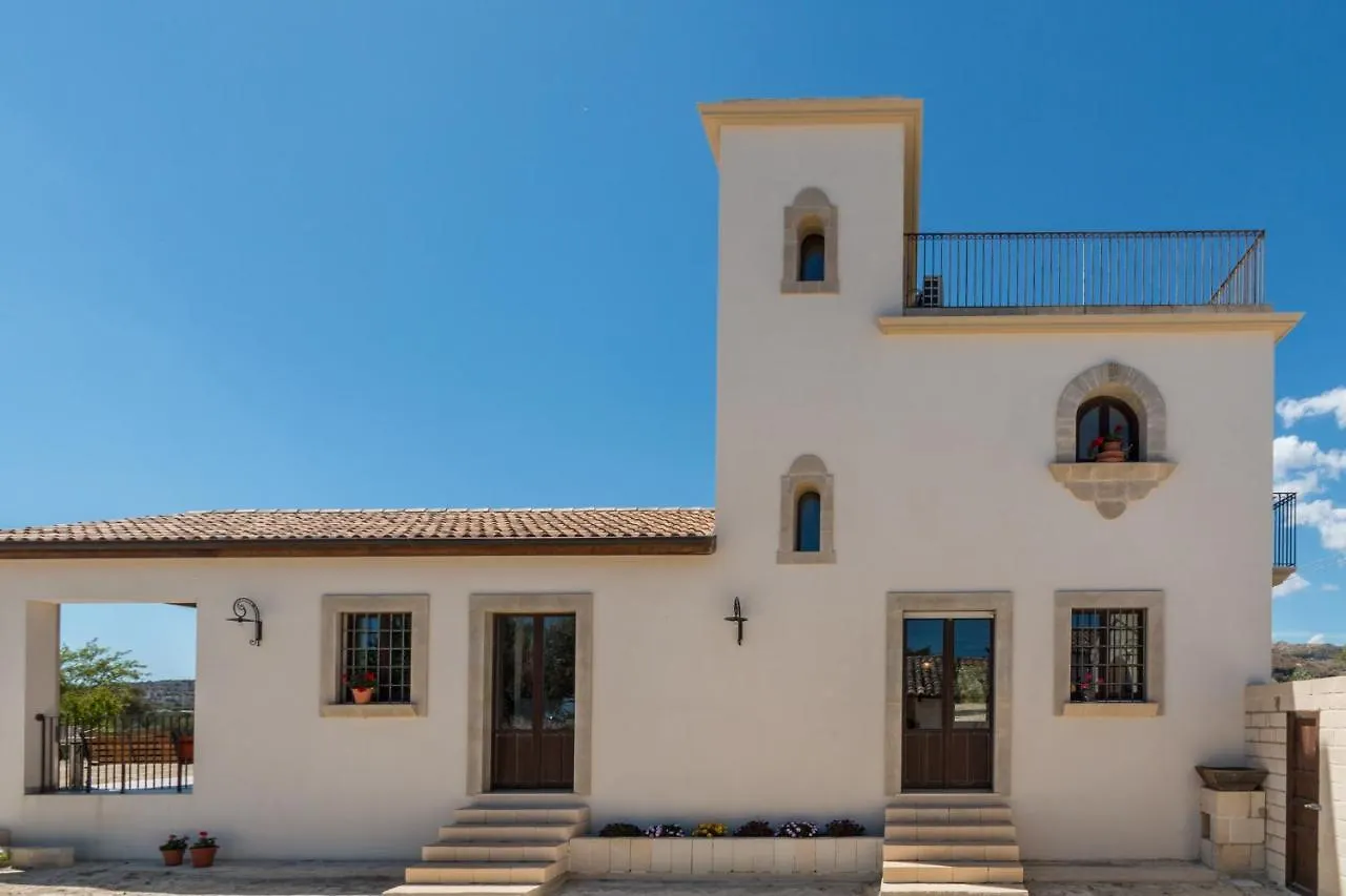 Trappeto Dellago With Sea View, Pool, Parking & Wi-Fi Avola
