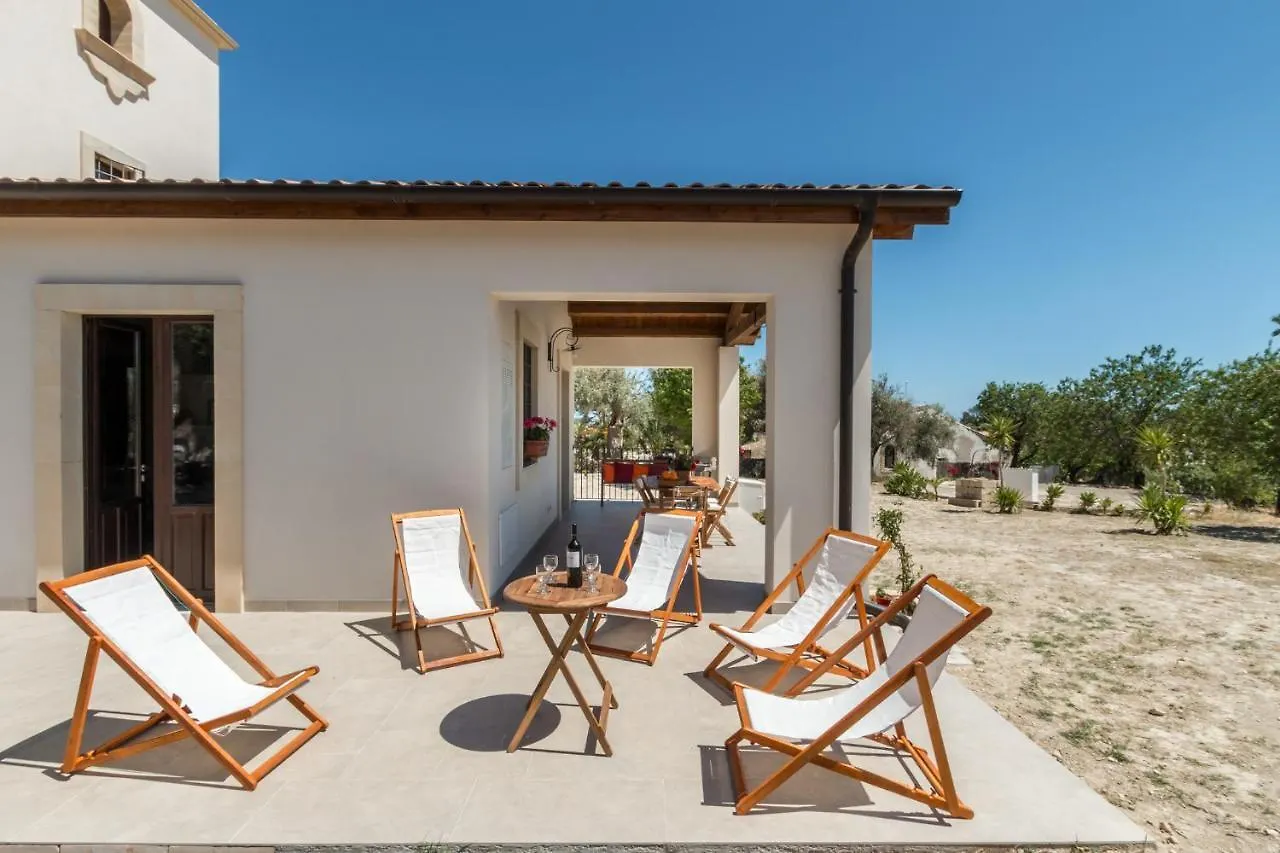 Villa Trappeto Dellago With Sea View, Pool, Parking & Wi-Fi Avola