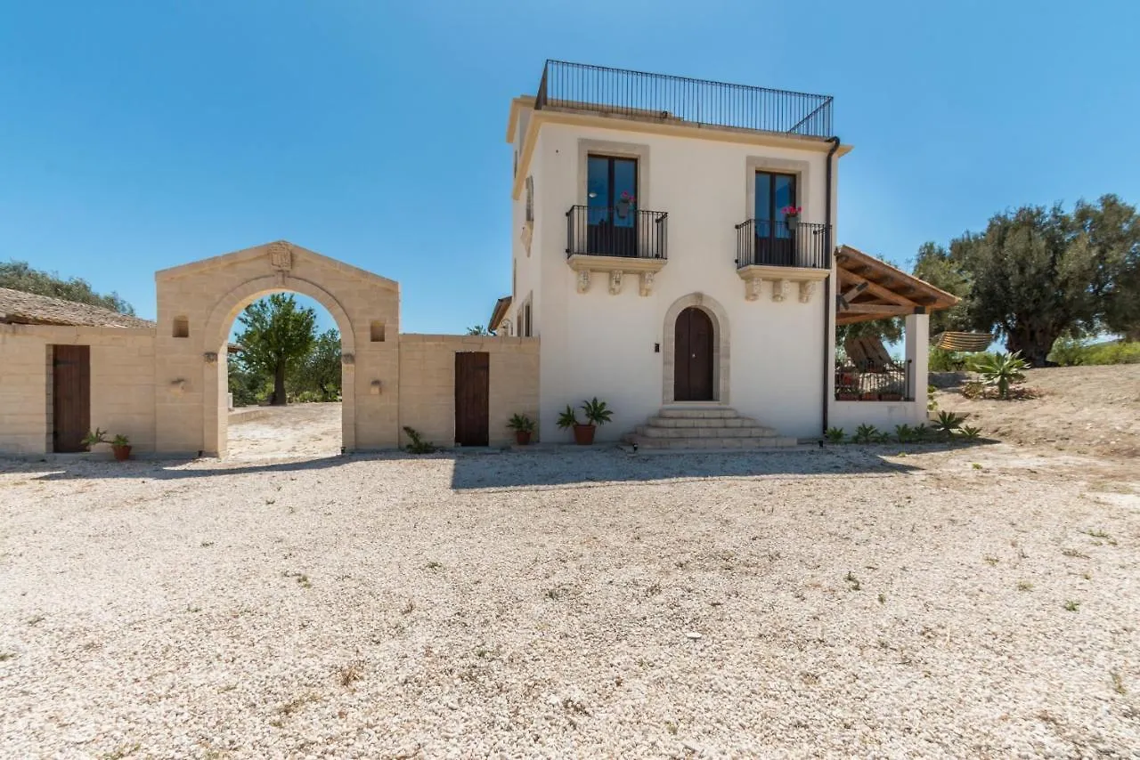 Trappeto Dellago With Sea View, Pool, Parking & Wi-Fi Avola