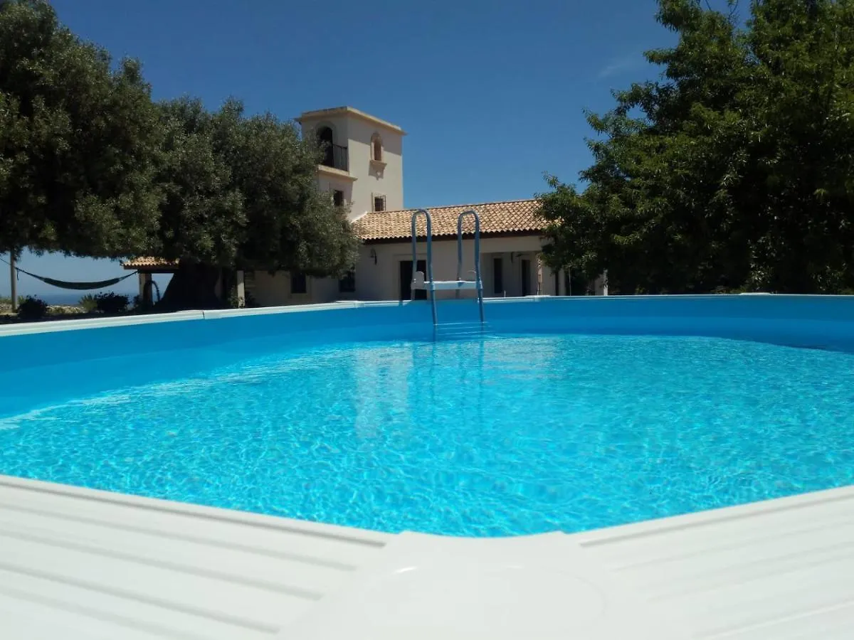 Villa Trappeto Dellago With Sea View, Pool, Parking & Wi-Fi Avola
